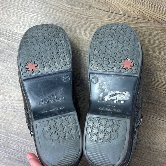 Dansko XP20 Professional Clogs Embossed Patent Leather Shoes Size EU 38, US 7.5 - Picture 9 of 9